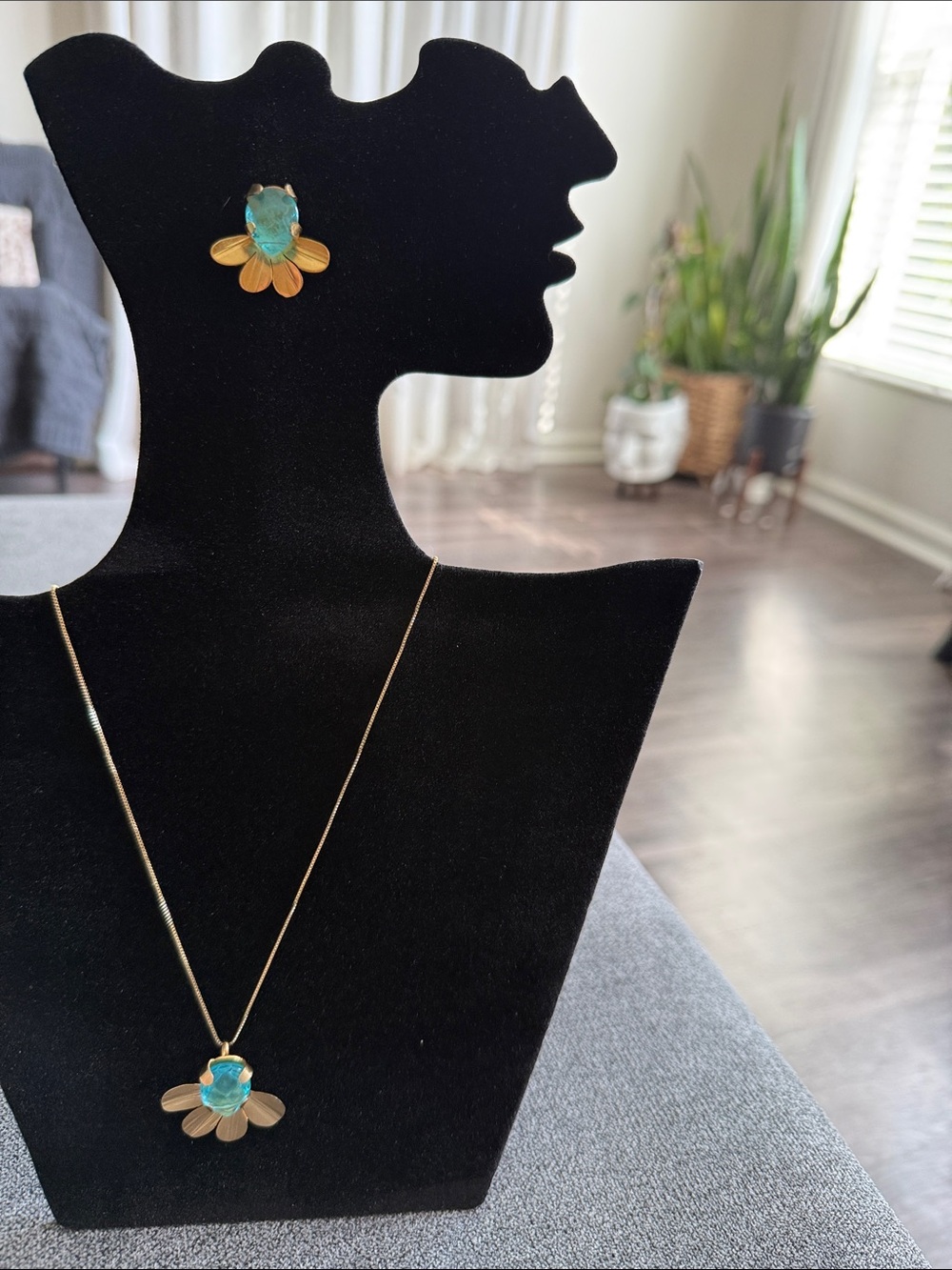 Gold-Tone Turquoise Flower Pendant Necklace and Earrings Set